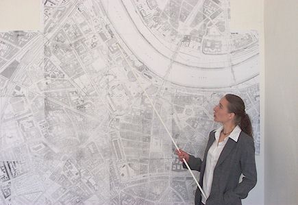 Jana Sperling erl�utert die Planungen