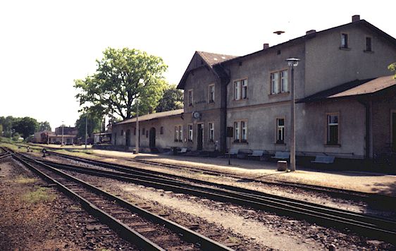 bahnhofradeburg.jpg (53189 Byte)